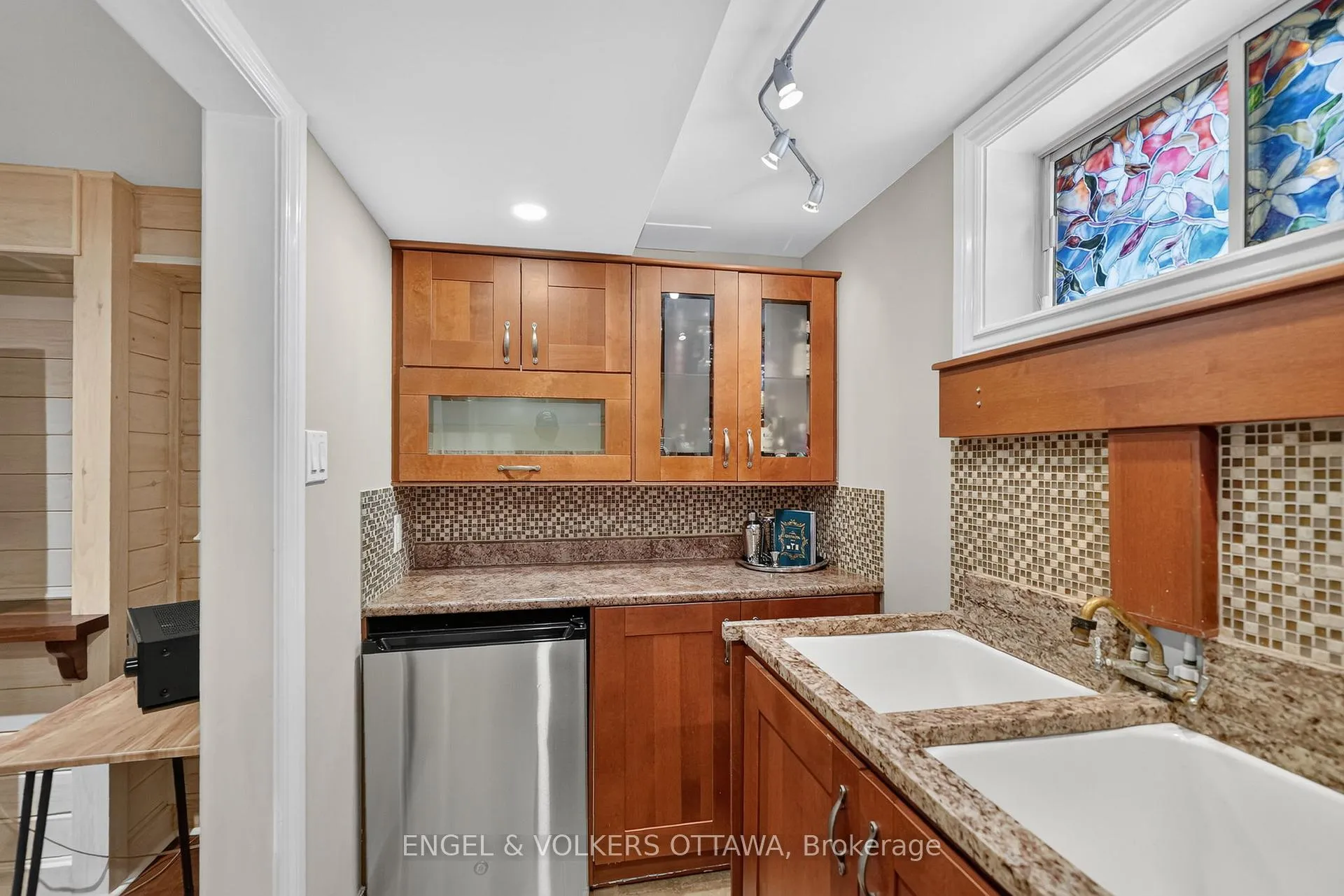 Photo 27 of 246 Mountbatten Avenue, Ottawa, Applewood Acres — HOMEH