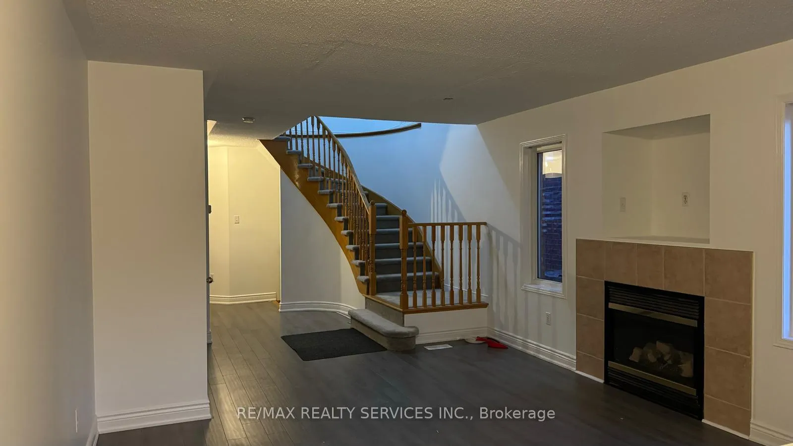 Photo 2 of 44 Saintsbury Crescent, Brampton, Sandringham-Wellington — HOMEH