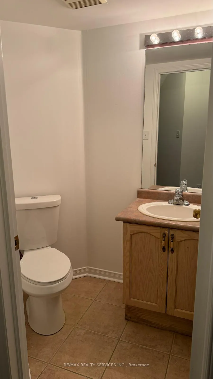 Photo 3 of 44 Saintsbury Crescent, Brampton, Sandringham-Wellington — HOMEH