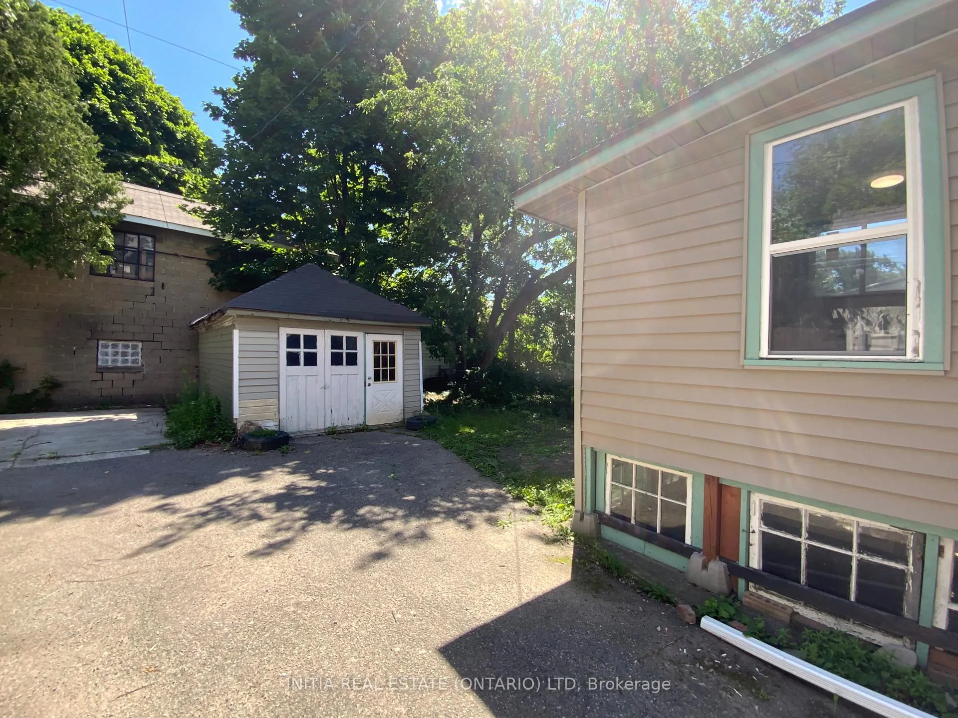 Photo 4 of 356 Rankin Avenue, Windsor, Windsor University District — HOMEH