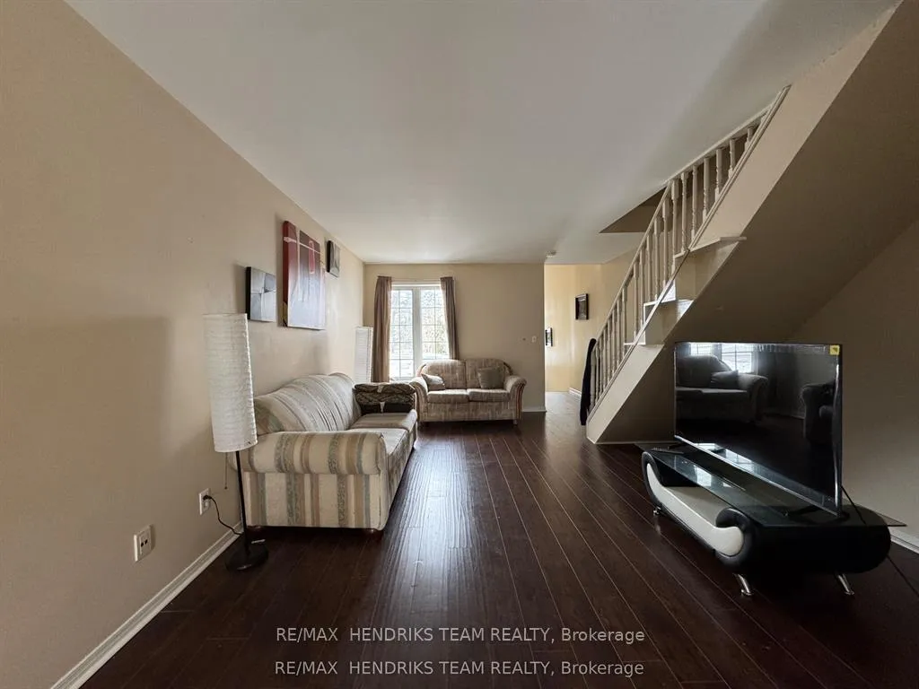 Photo 3 of 308 Oakdale Avenue, St. Catharines, E. Chester — HOMEH