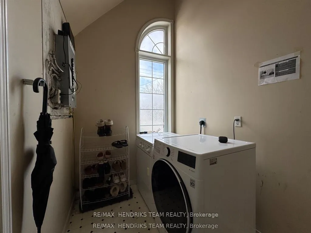 Photo 13 of 308 Oakdale Avenue, St. Catharines, E. Chester — HOMEH