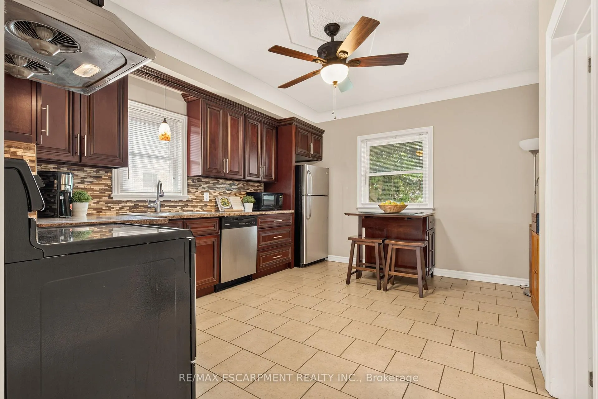 Photo 10 of 277 Normanhurst Avenue, Hamilton, Normanhurst — HOMEH