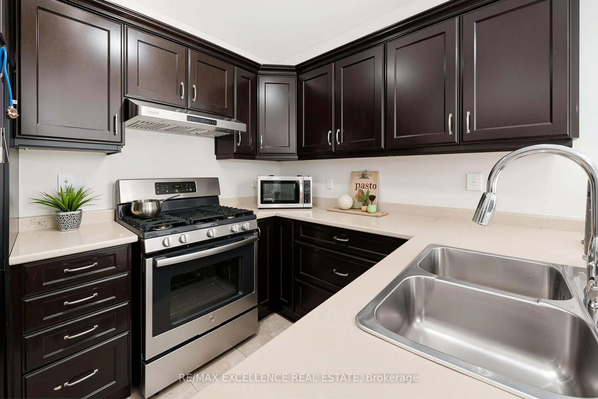 Photo 5 of 83 Leadenhall Road, Brampton, Northwest Brampton — HOMEH
