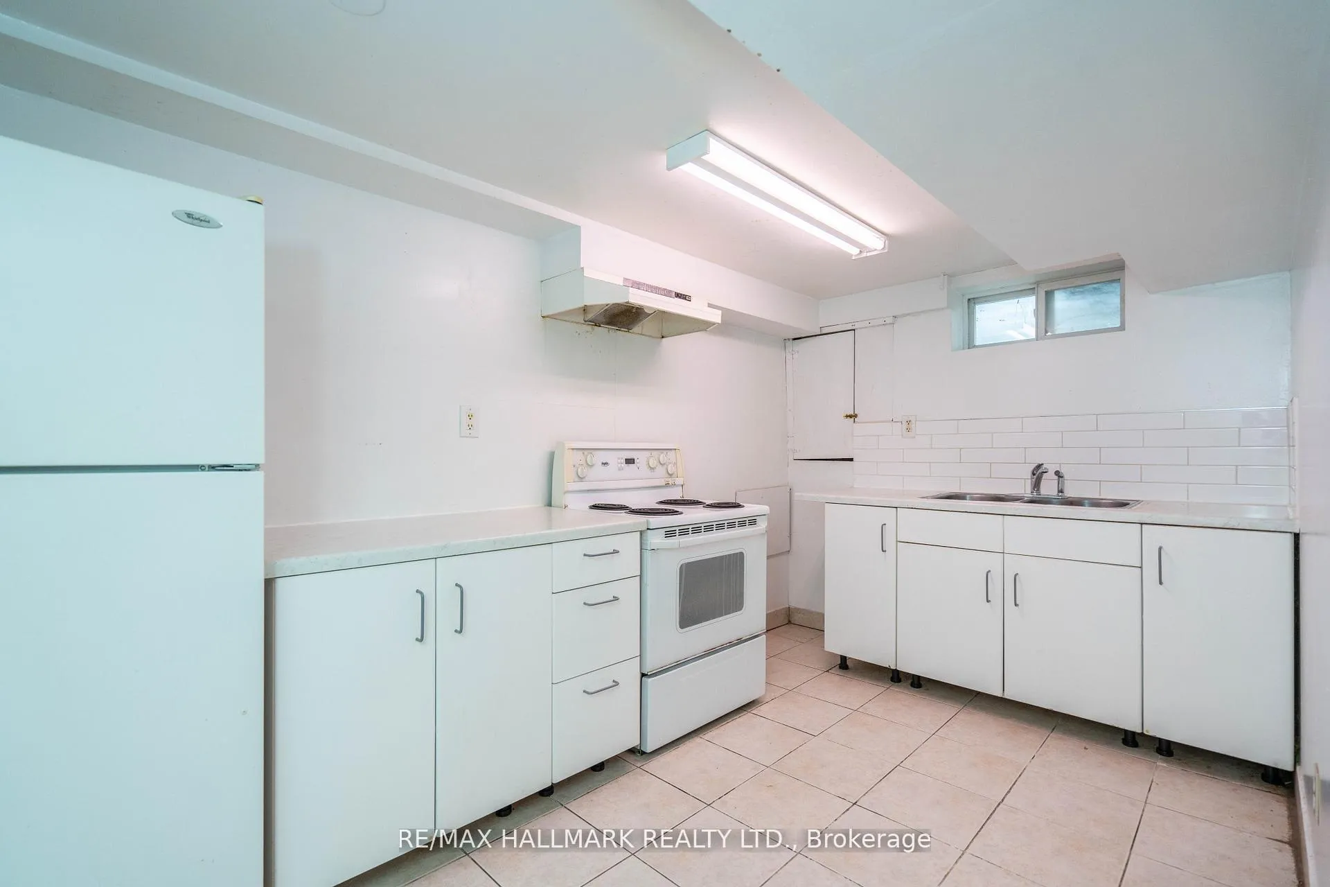 Photo 5 of 104 Highland Park (Basement) Boulevard, Markham, Grandview — HOMEH