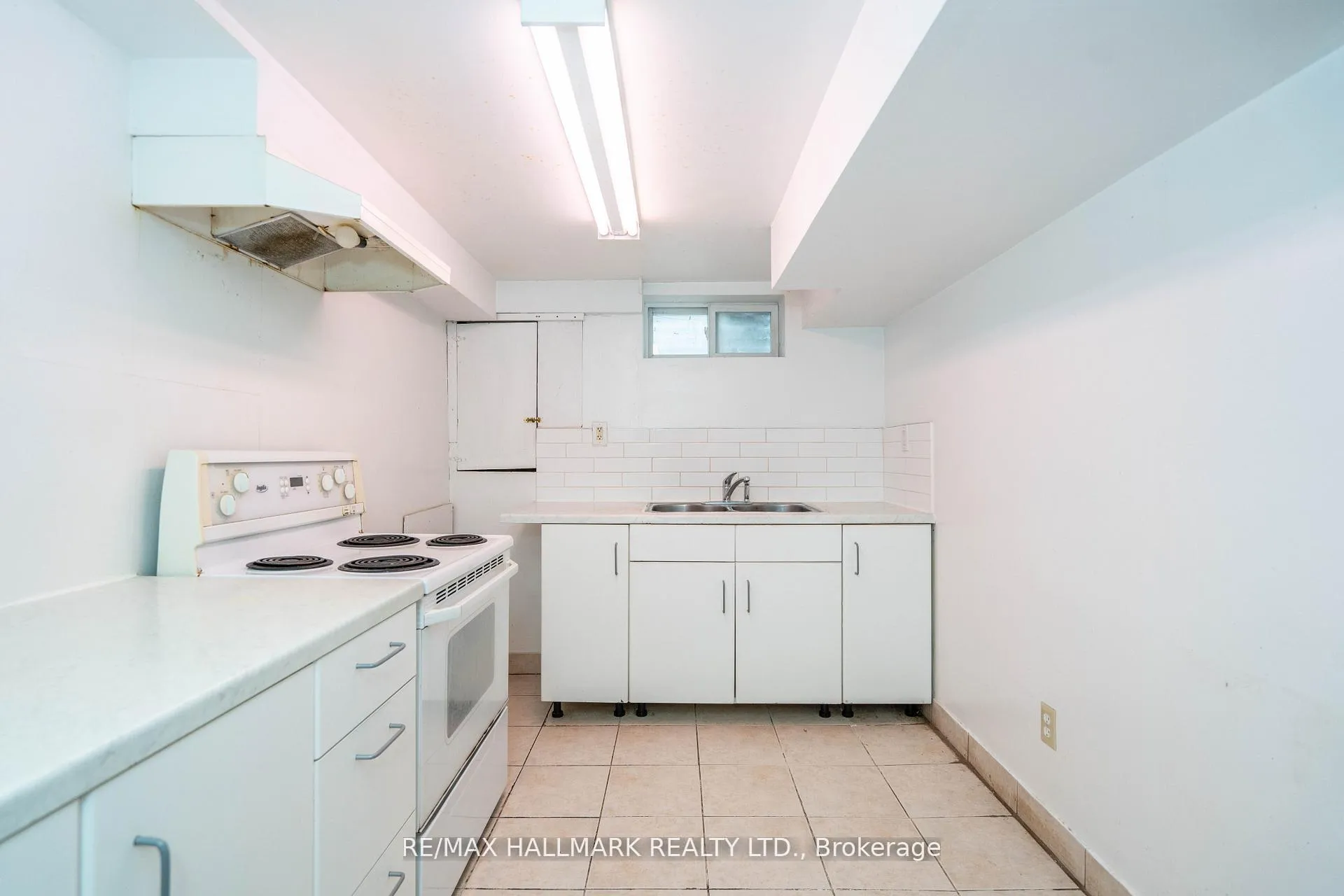Photo 6 of 104 Highland Park (Basement) Boulevard, Markham, Grandview — HOMEH