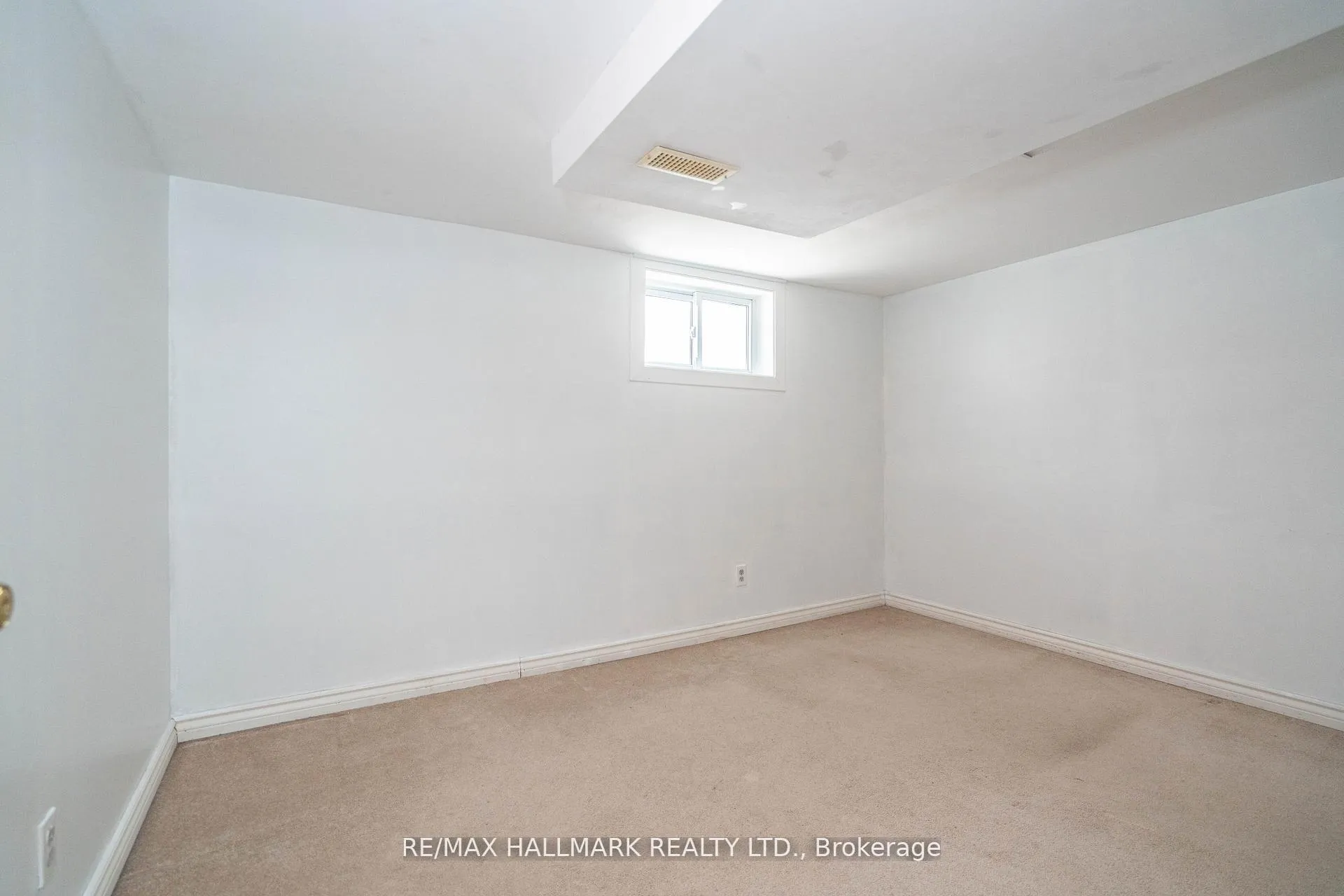 Photo 8 of 104 Highland Park (Basement) Boulevard, Markham, Grandview — HOMEH