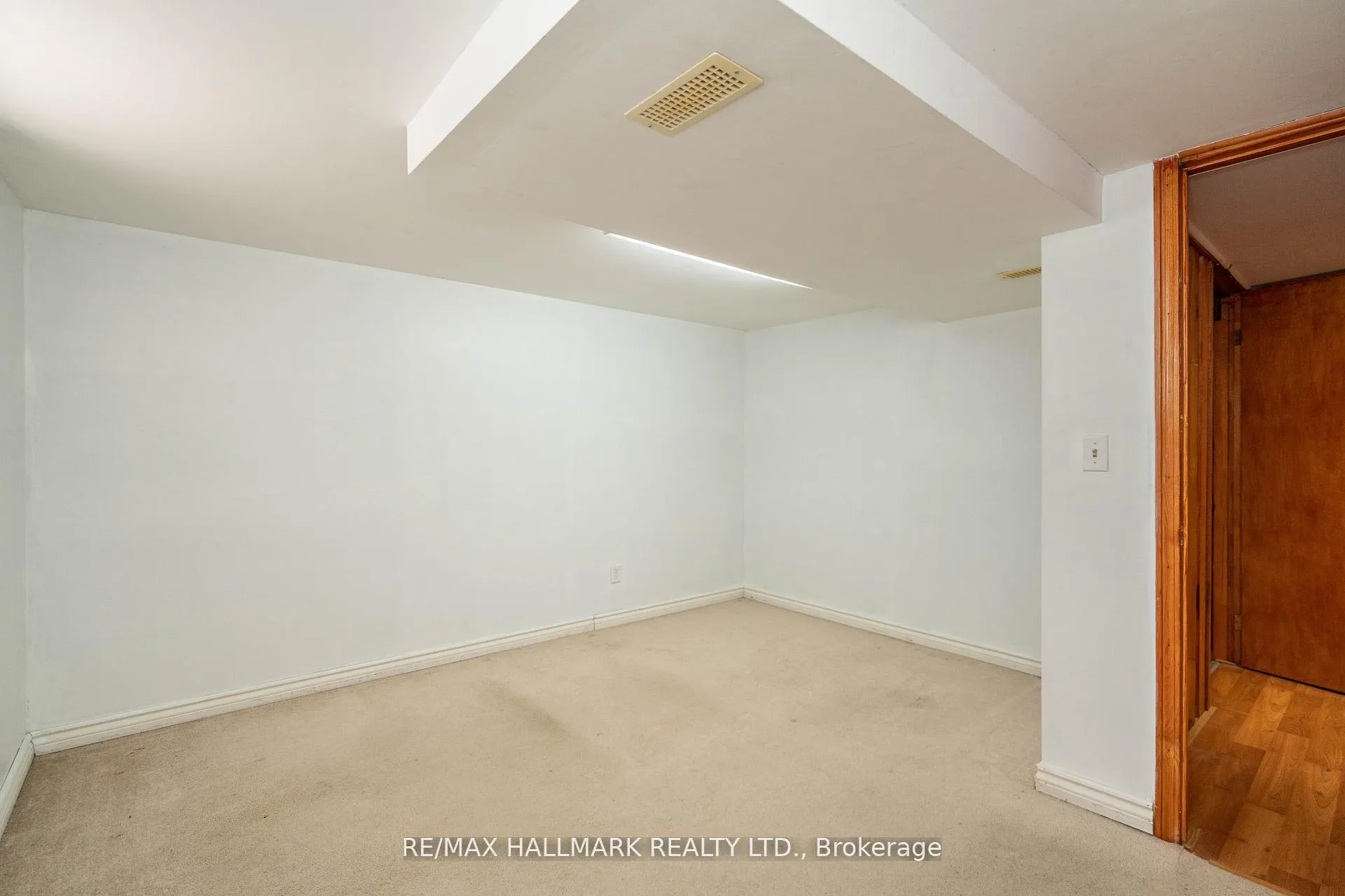 Photo 11 of 104 Highland Park (Basement) Boulevard, Markham, Grandview — HOMEH