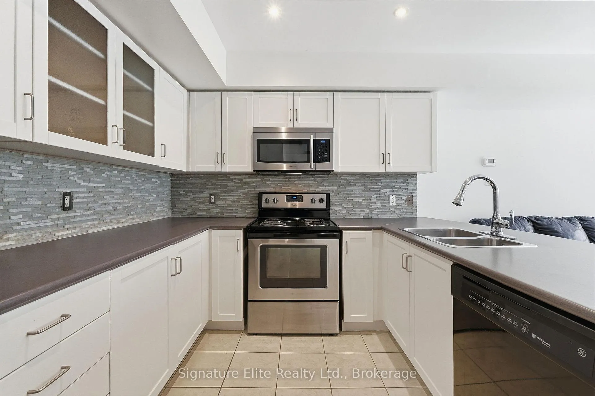 Photo 7 of Unit 718, 42 Western Battery Road, Toronto, Niagara — HOMEH