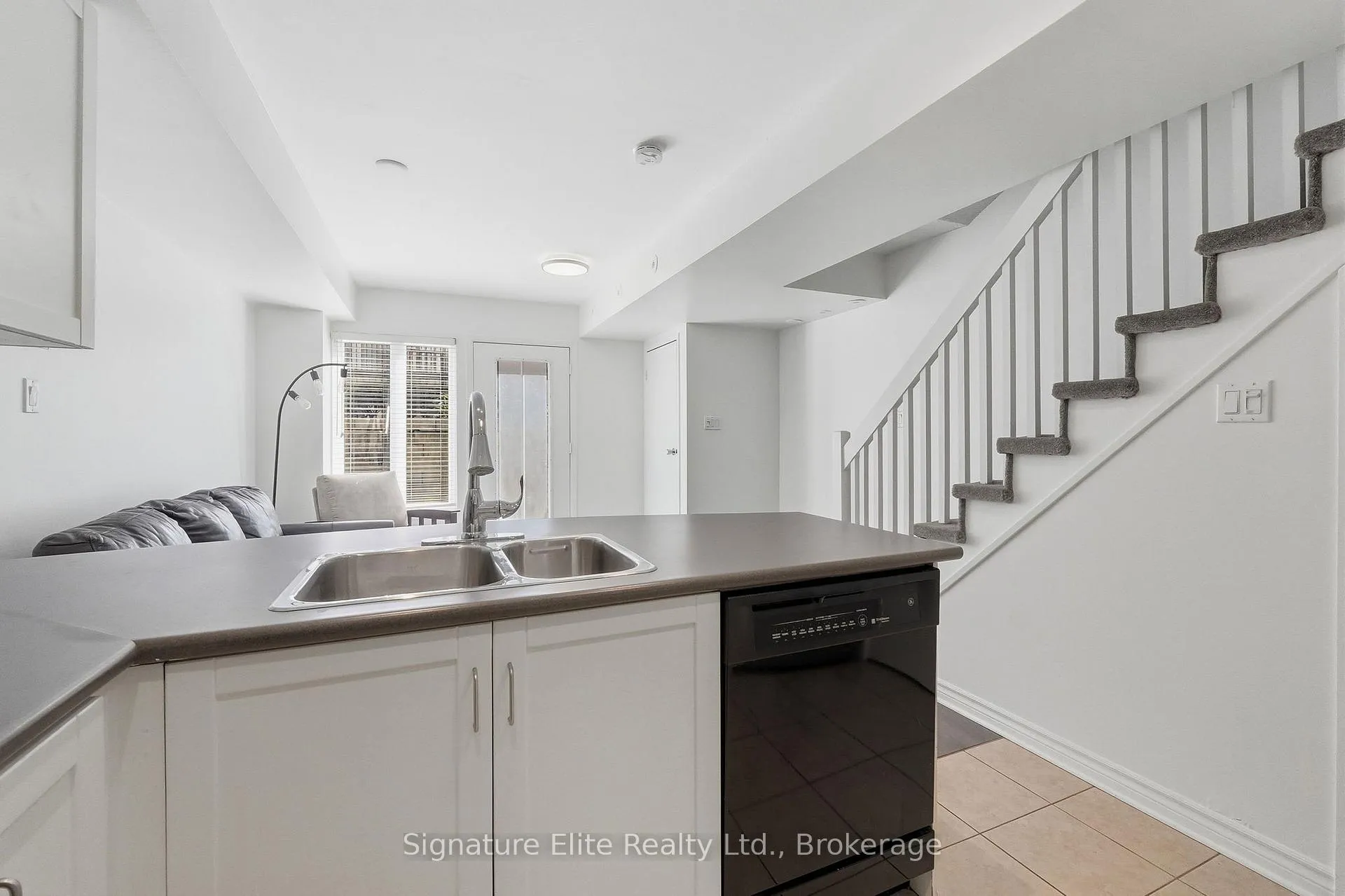 Photo 8 of Unit 718, 42 Western Battery Road, Toronto, Niagara — HOMEH