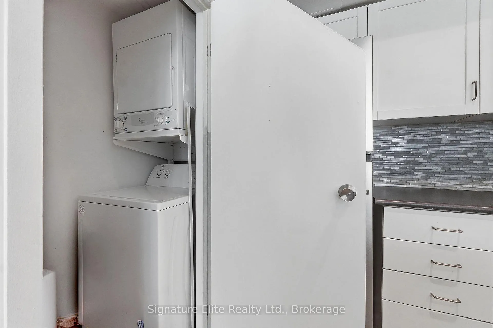 Photo 13 of Unit 718, 42 Western Battery Road, Toronto, Niagara — HOMEH