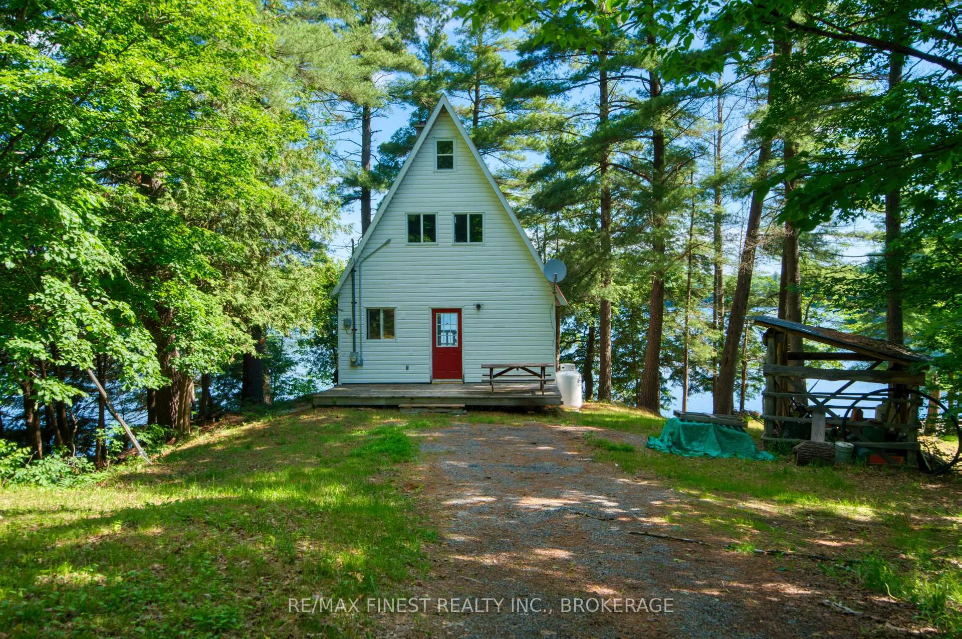 Photo 2 of 1086 Salamander Lane, Frontenac, Frontenac South — HOMEH