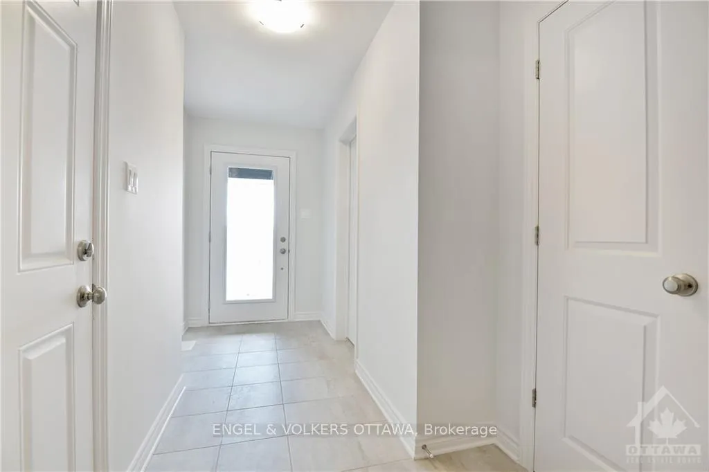 Photo 2 of 18 Verglas Lane, Ottawa, Mer Bleue/Bradley Estates/Anderson Park — HOMEH