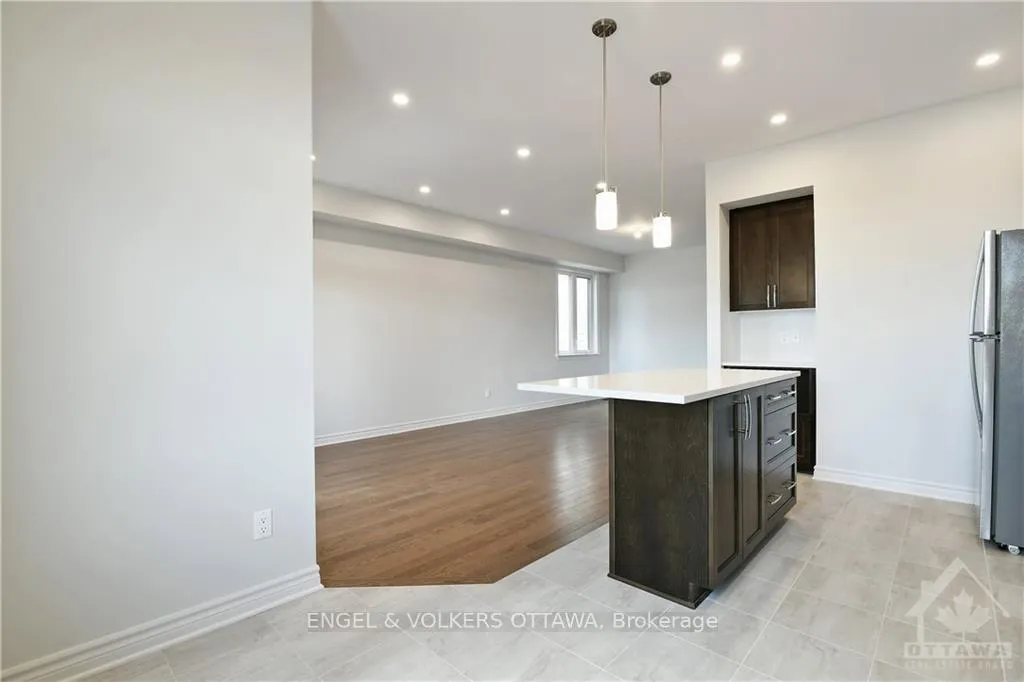 Photo 8 of 18 Verglas Lane, Ottawa, Mer Bleue/Bradley Estates/Anderson Park — HOMEH