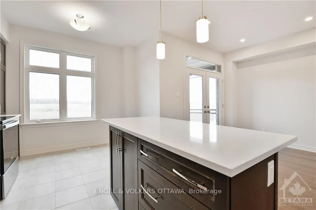Photo 10 of 18 Verglas Lane, Ottawa, Mer Bleue/Bradley Estates/Anderson Park — HOMEH