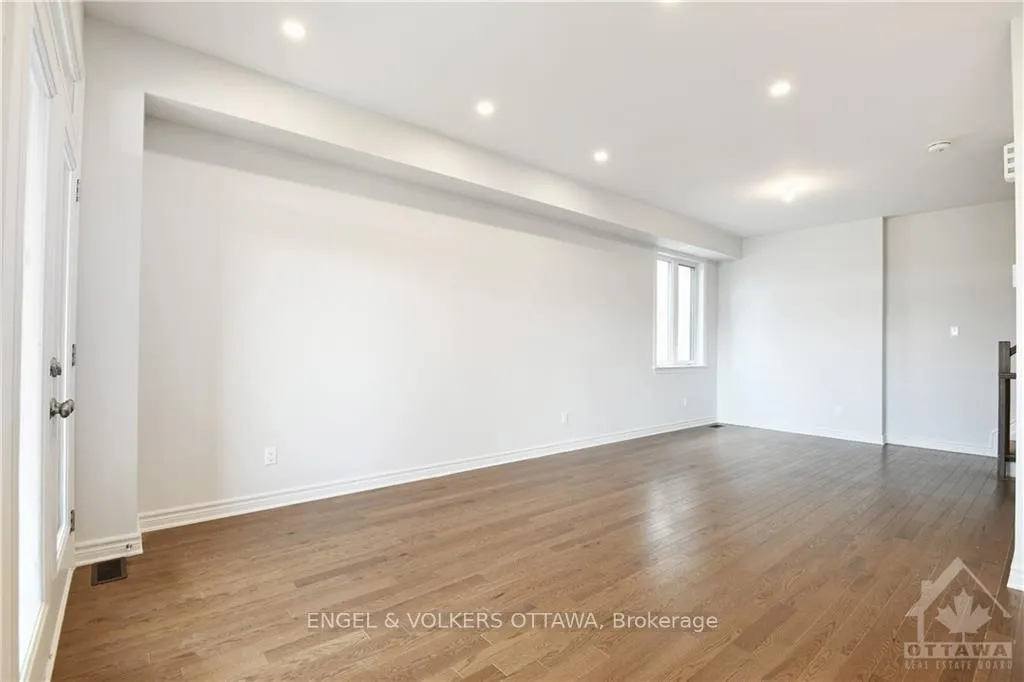 Photo 13 of 18 Verglas Lane, Ottawa, Mer Bleue/Bradley Estates/Anderson Park — HOMEH