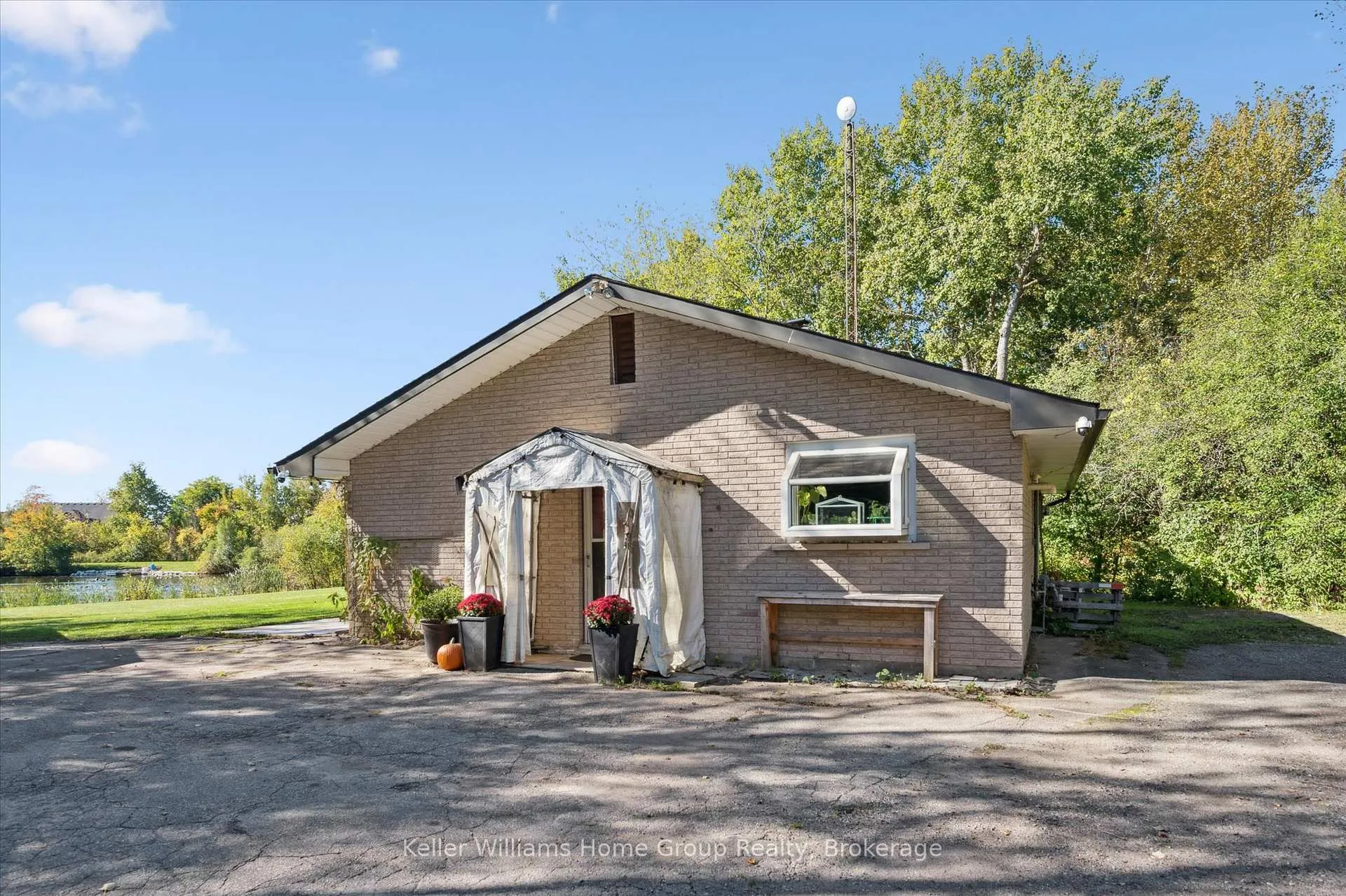 Photo 9 of 568 Black Street, Centre Wellington, Fergus — HOMEH
