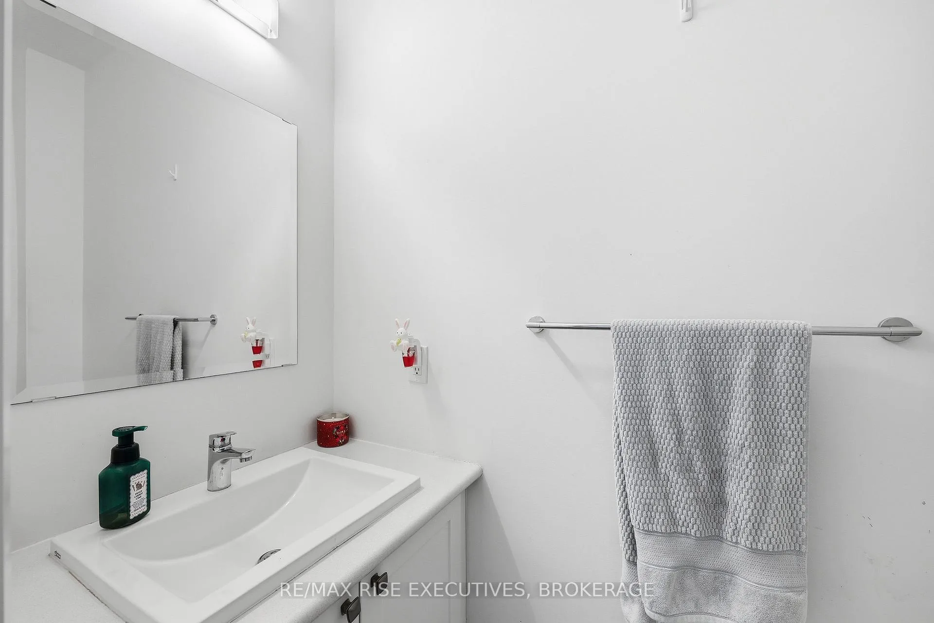 Photo 13 of 1538 Davenport Crescent, Kingston, City Northwest — HOMEH