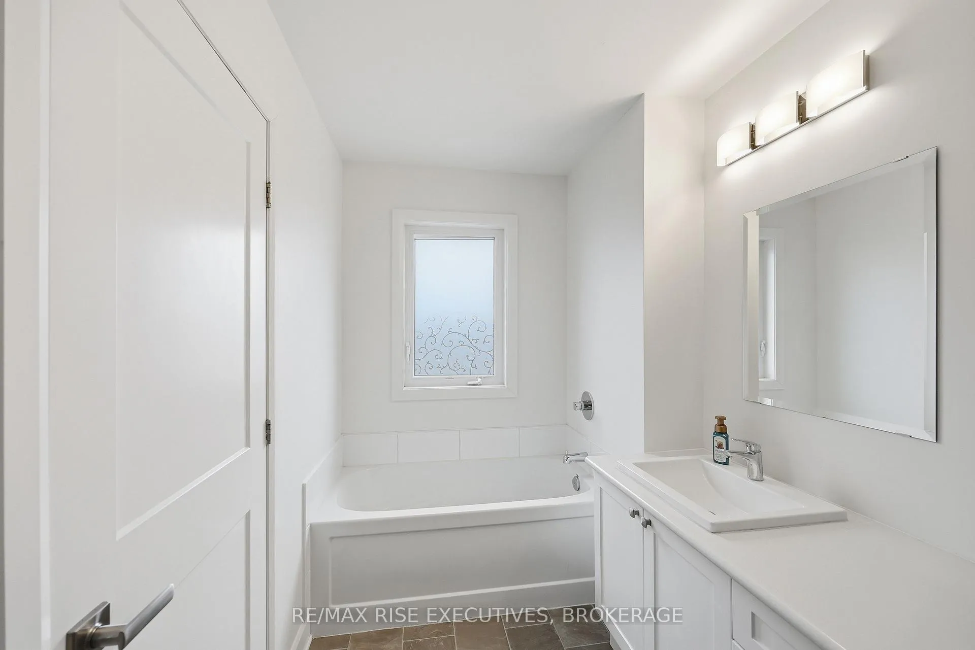 Photo 32 of 1538 Davenport Crescent, Kingston, City Northwest — HOMEH