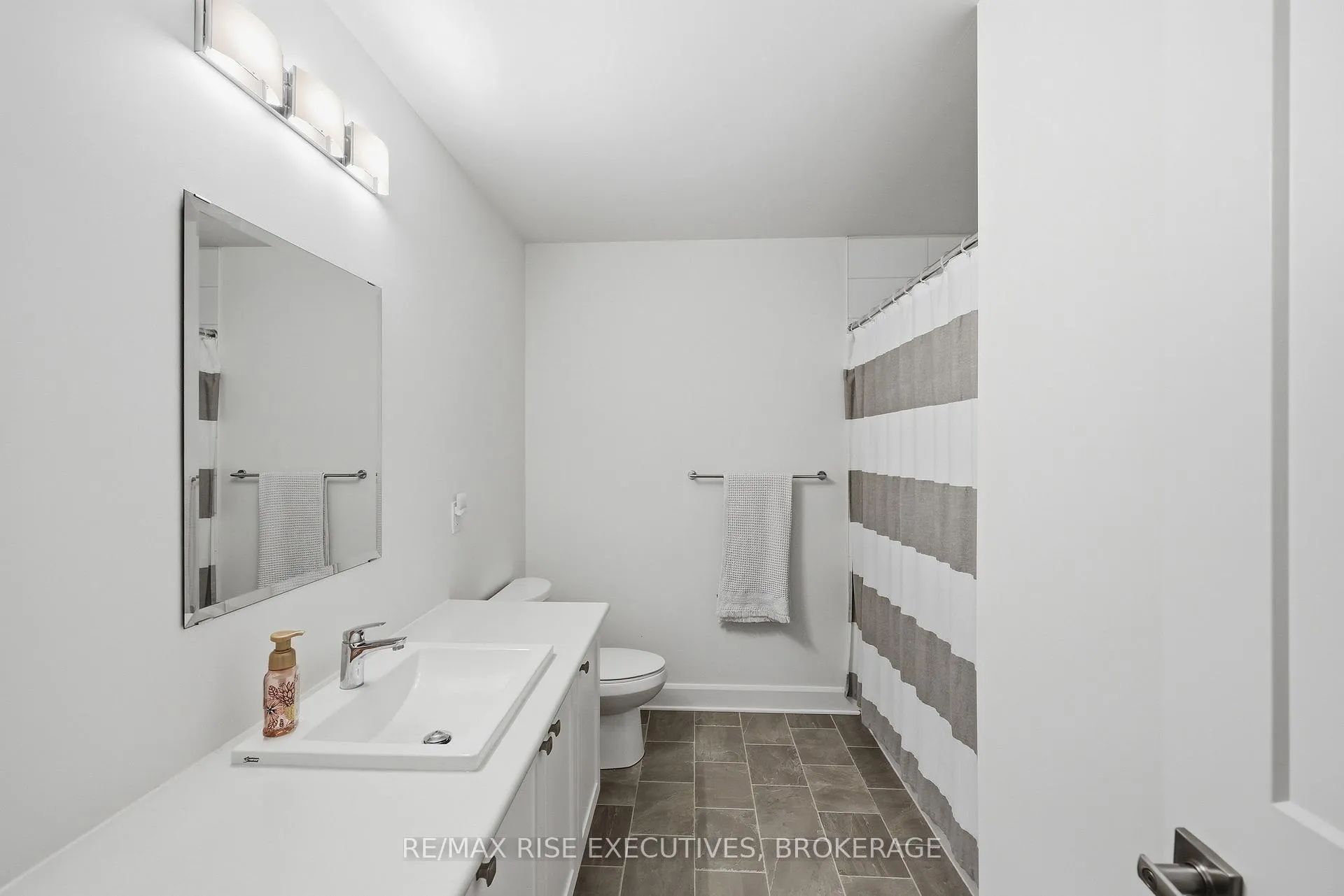 Photo 38 of 1538 Davenport Crescent, Kingston, City Northwest — HOMEH