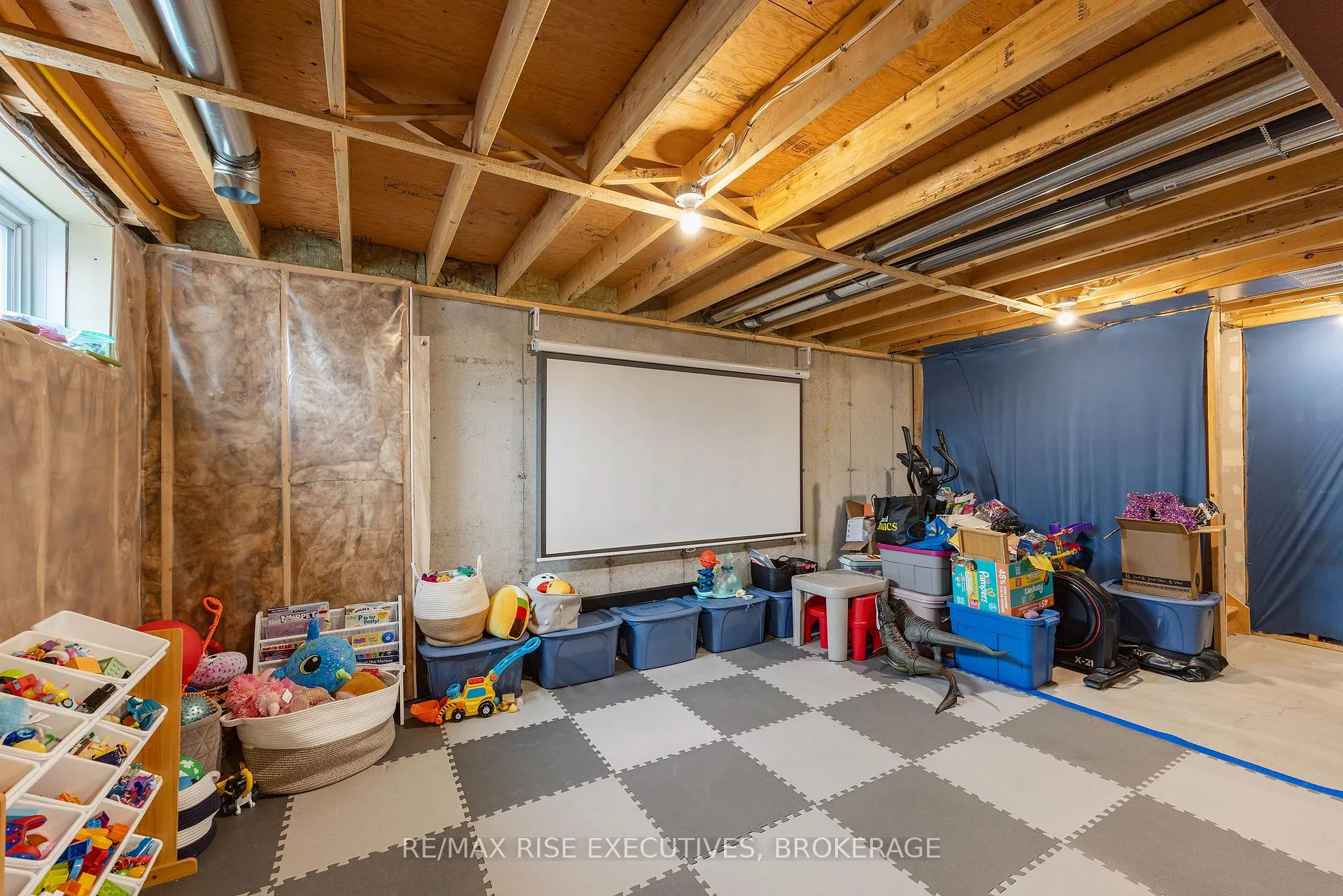 Photo 40 of 1538 Davenport Crescent, Kingston, City Northwest — HOMEH