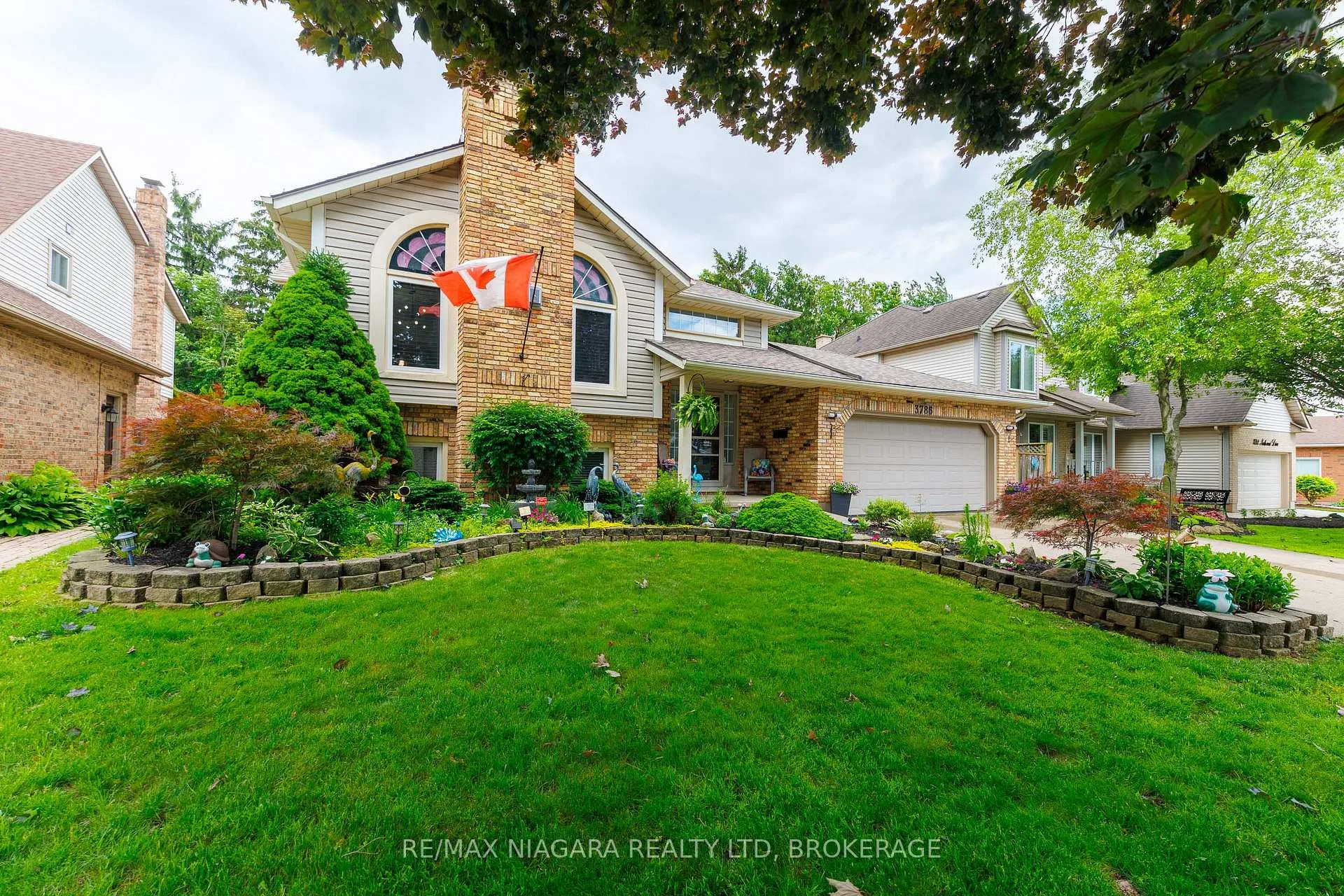 Photo 2 of 3786 Northwood Drive, Niagara Falls, Mt. Carmel — HOMEH