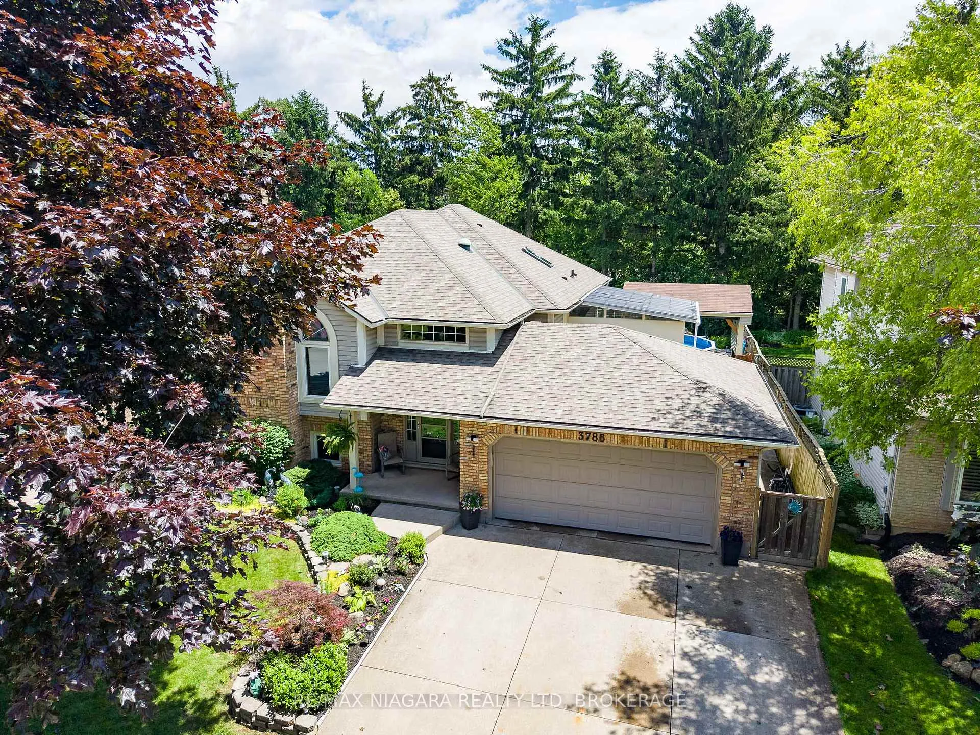 Photo 3 of 3786 Northwood Drive, Niagara Falls, Mt. Carmel — HOMEH
