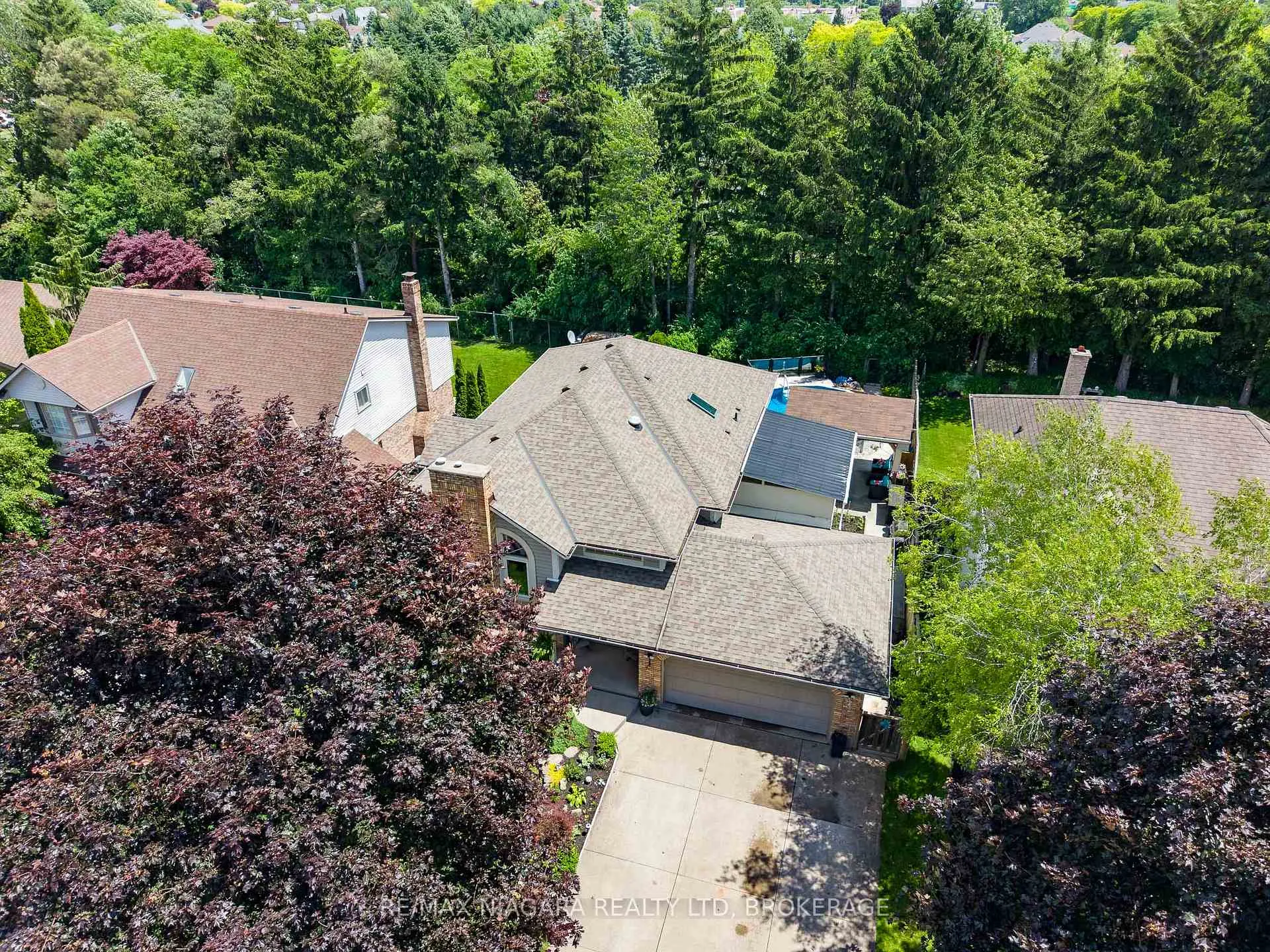 Photo 4 of 3786 Northwood Drive, Niagara Falls, Mt. Carmel — HOMEH
