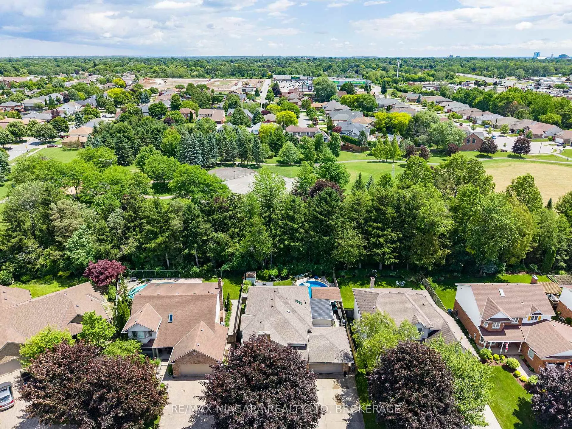 Photo 5 of 3786 Northwood Drive, Niagara Falls, Mt. Carmel — HOMEH