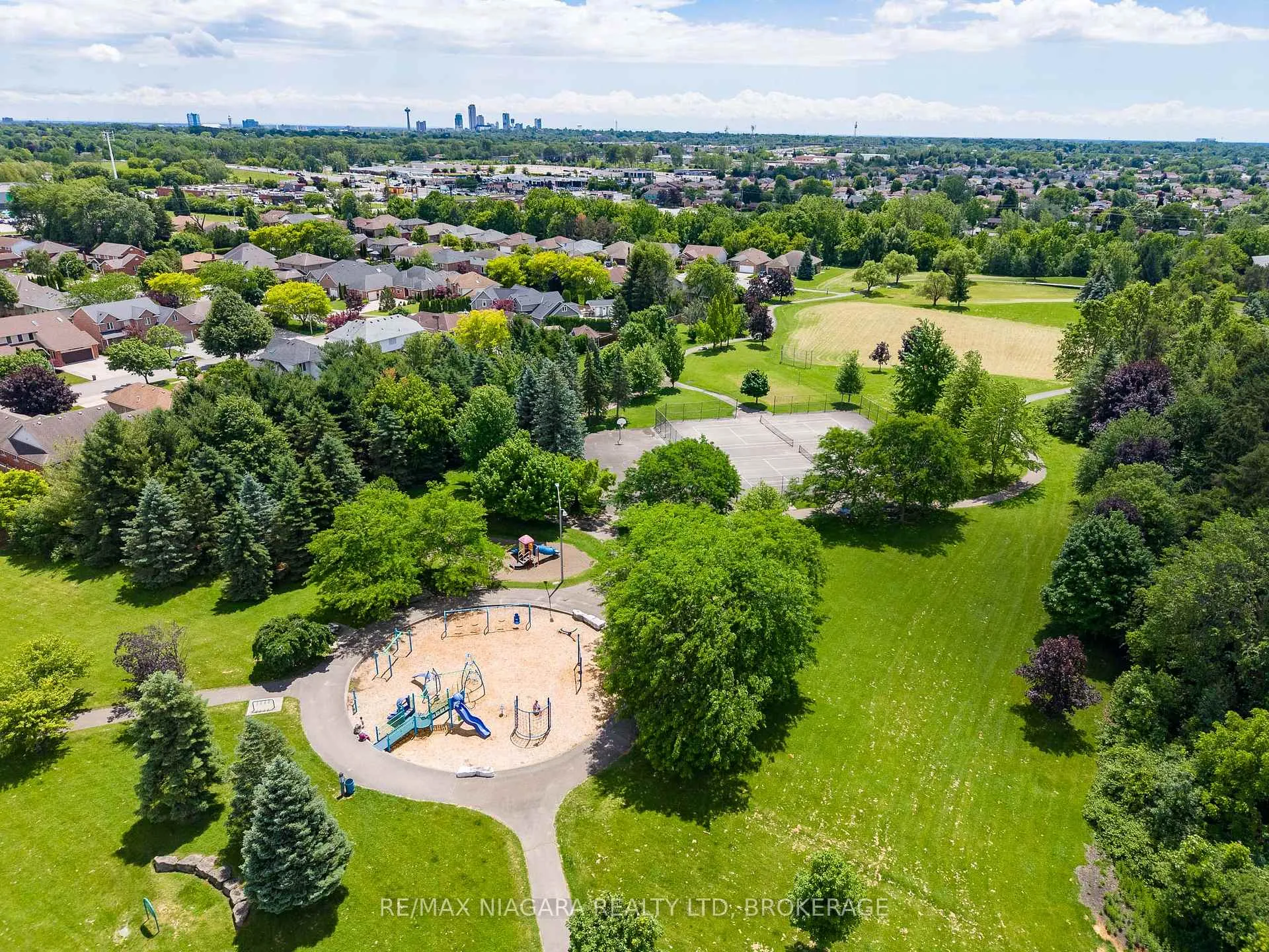 Photo 6 of 3786 Northwood Drive, Niagara Falls, Mt. Carmel — HOMEH