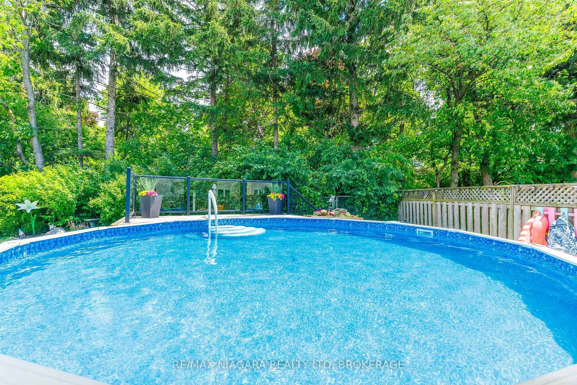 Photo 10 of 3786 Northwood Drive, Niagara Falls, Mt. Carmel — HOMEH
