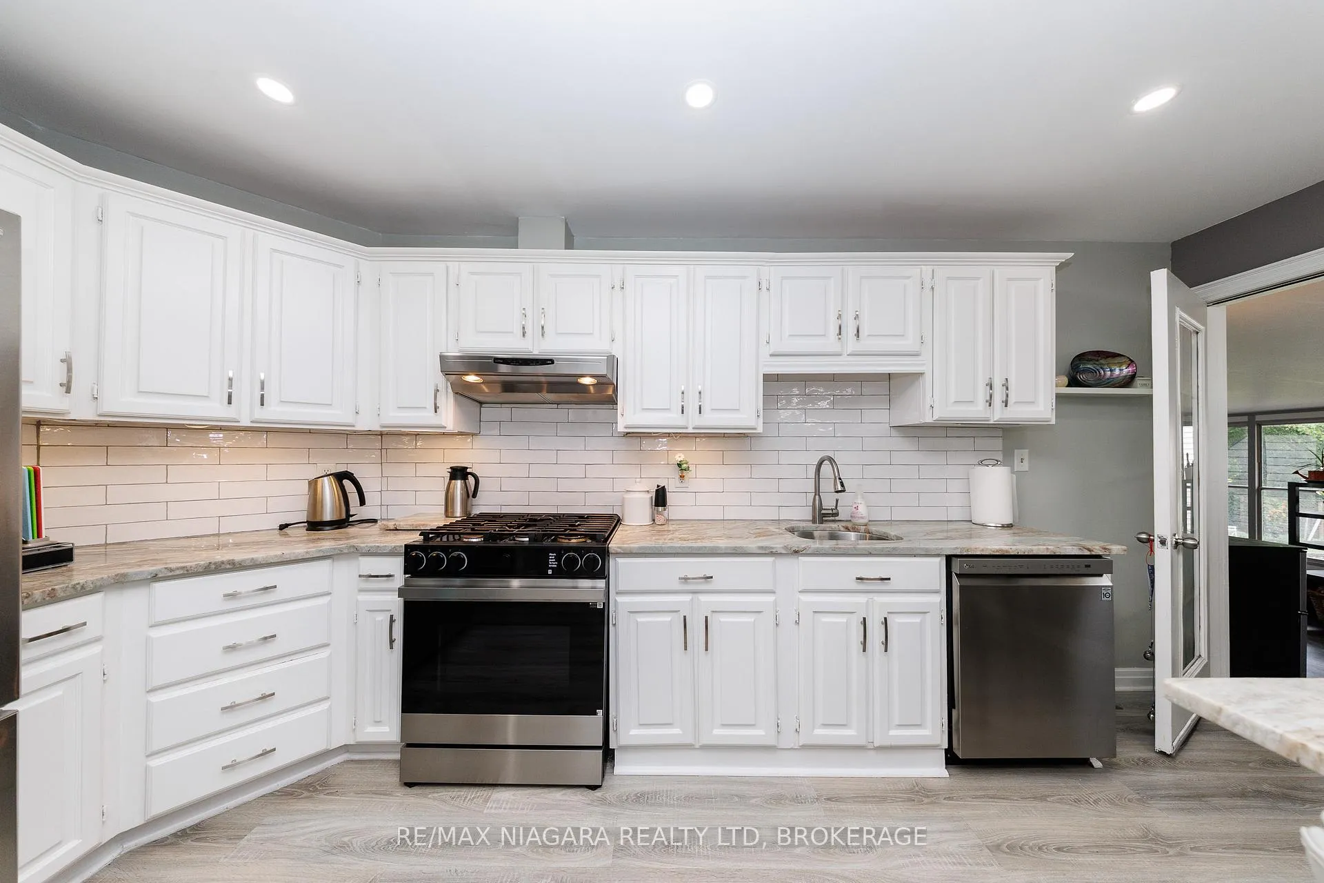 Photo 22 of 3786 Northwood Drive, Niagara Falls, Mt. Carmel — HOMEH