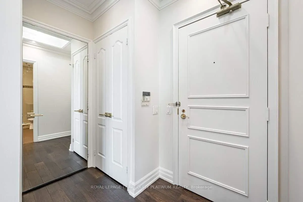 Photo 2 of Unit 902, 38 Avenue Road, Toronto, The Annex — HOMEH