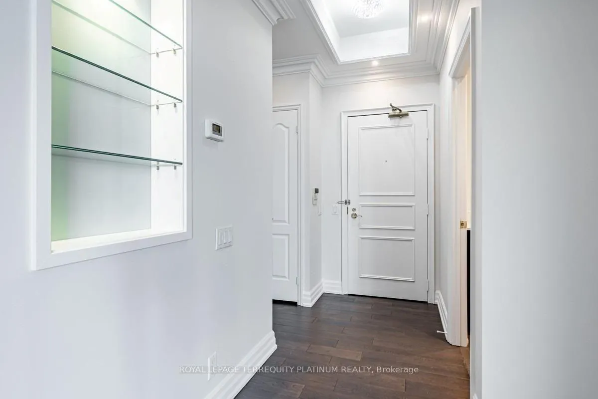 Photo 3 of Unit 902, 38 Avenue Road, Toronto, The Annex — HOMEH