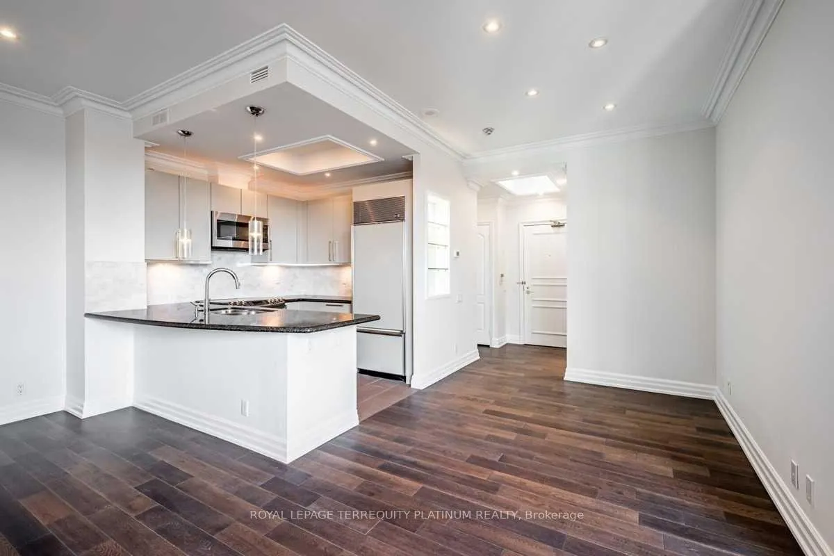 Photo 5 of Unit 902, 38 Avenue Road, Toronto, The Annex — HOMEH