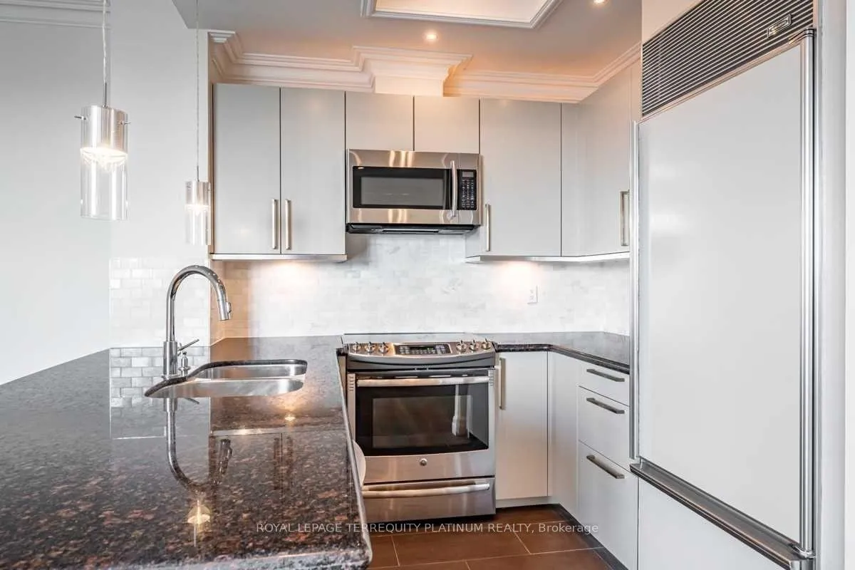 Photo 6 of Unit 902, 38 Avenue Road, Toronto, The Annex — HOMEH