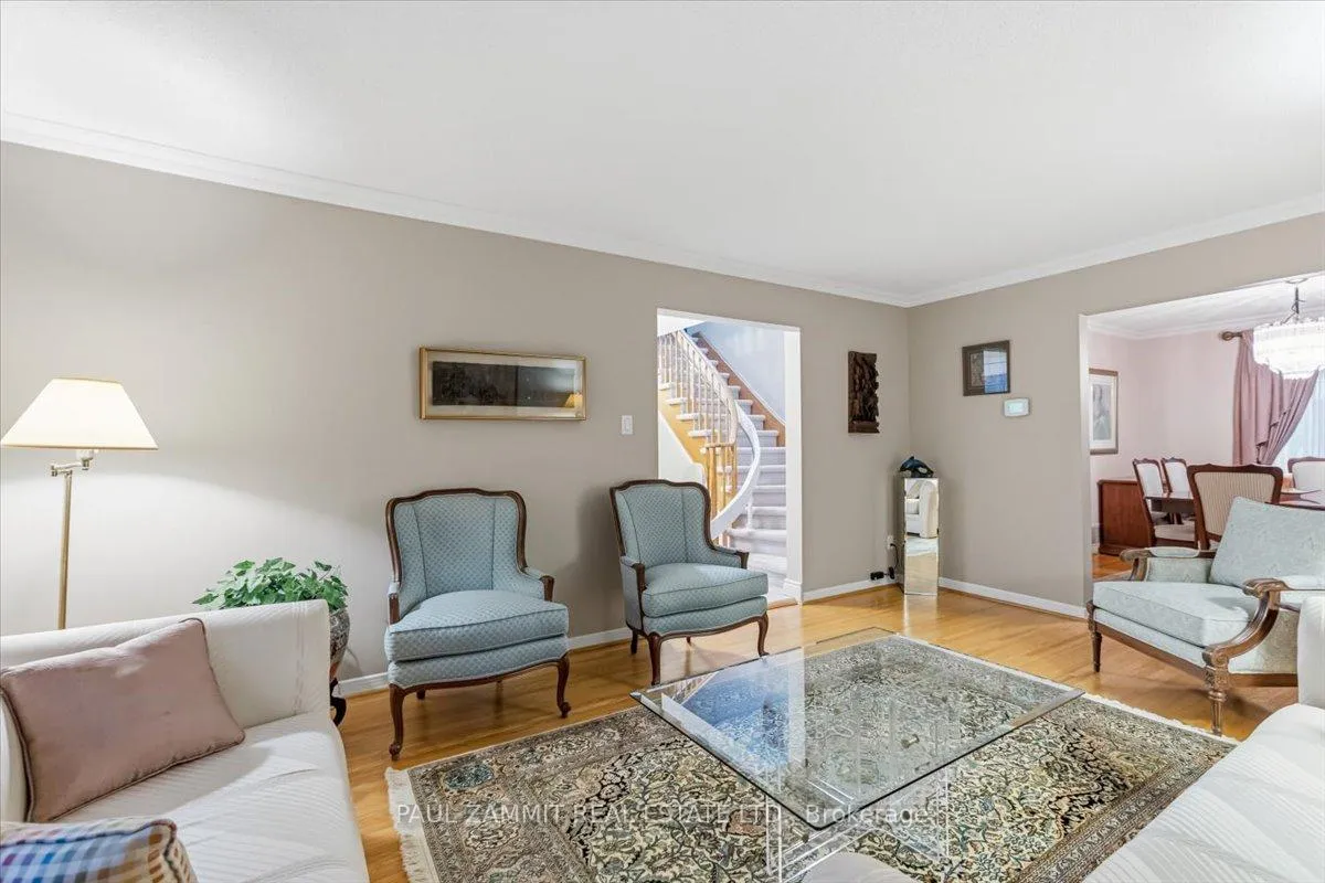 Photo 10 of 39 Woolsthorpe Crescent, Markham, German Mills — HOMEH
