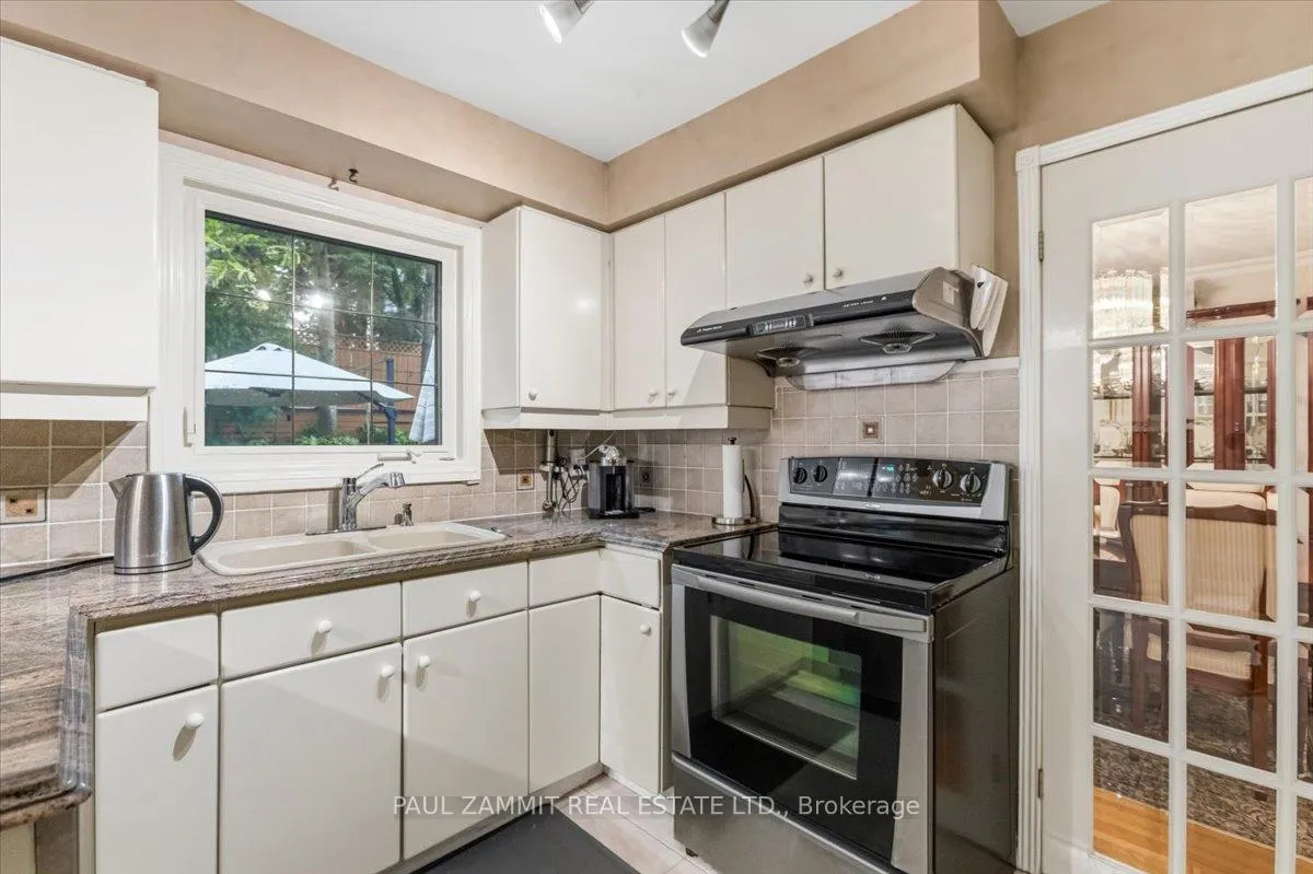 Photo 15 of 39 Woolsthorpe Crescent, Markham, German Mills — HOMEH