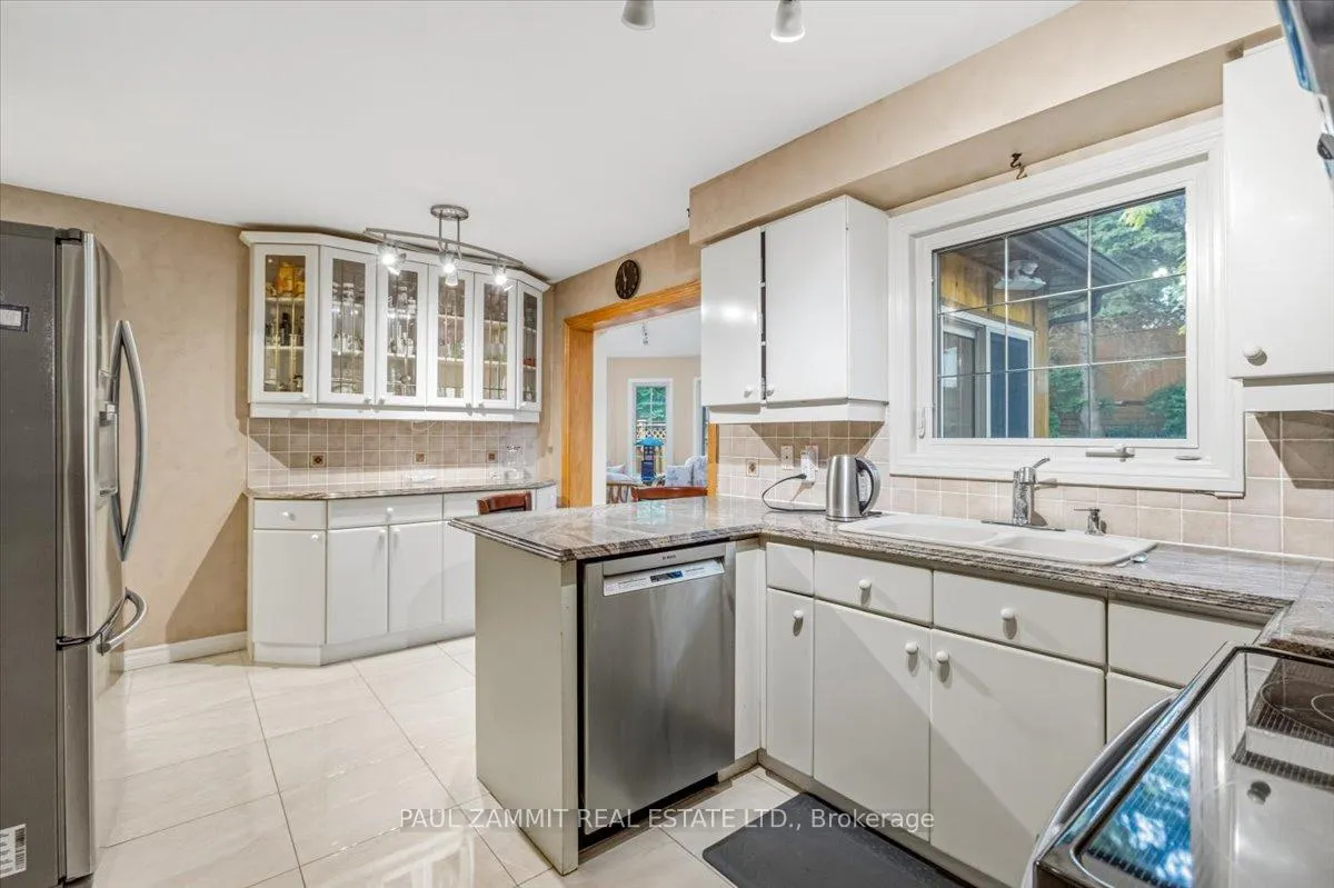 Photo 16 of 39 Woolsthorpe Crescent, Markham, German Mills — HOMEH