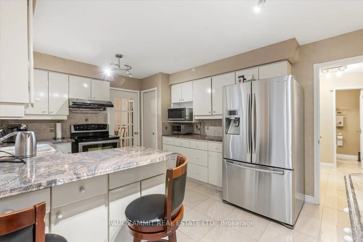 Photo 20 of 39 Woolsthorpe Crescent, Markham, German Mills — HOMEH