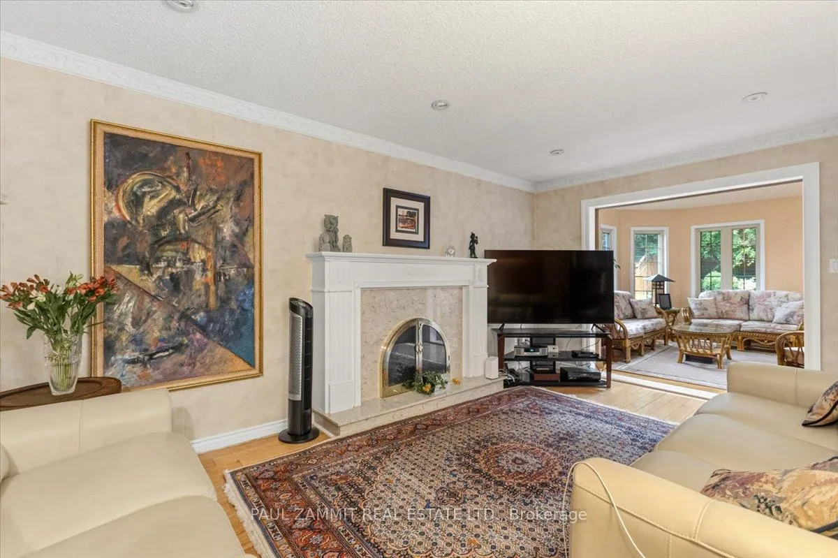Photo 18 of 39 Woolsthorpe Crescent, Markham, German Mills — HOMEH