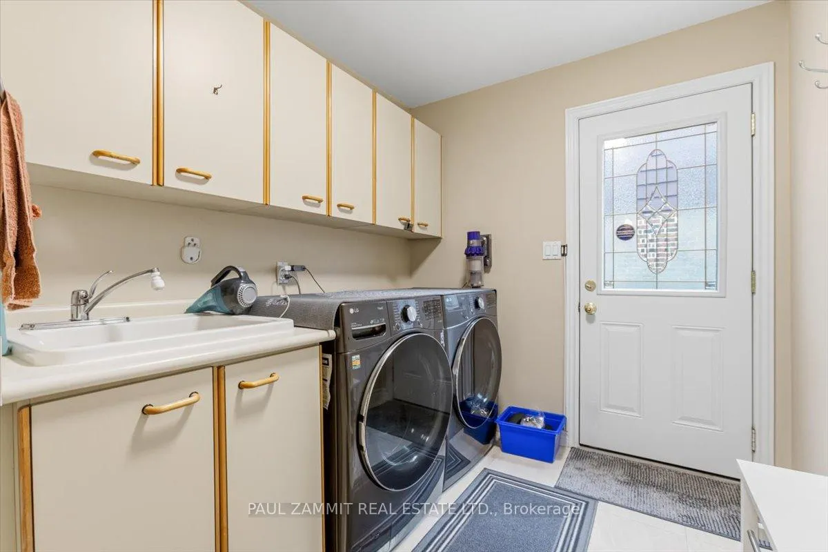 Photo 23 of 39 Woolsthorpe Crescent, Markham, German Mills — HOMEH