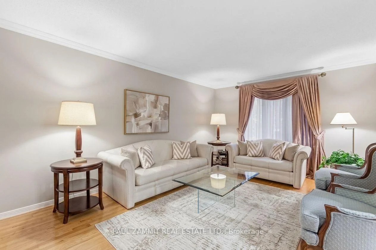 Photo 12 of 39 Woolsthorpe Crescent, Markham, German Mills — HOMEH