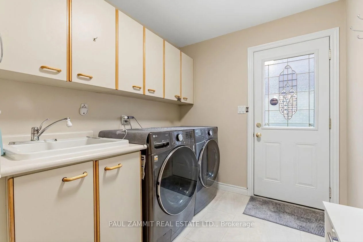Photo 30 of 39 Woolsthorpe Crescent, Markham, German Mills — HOMEH