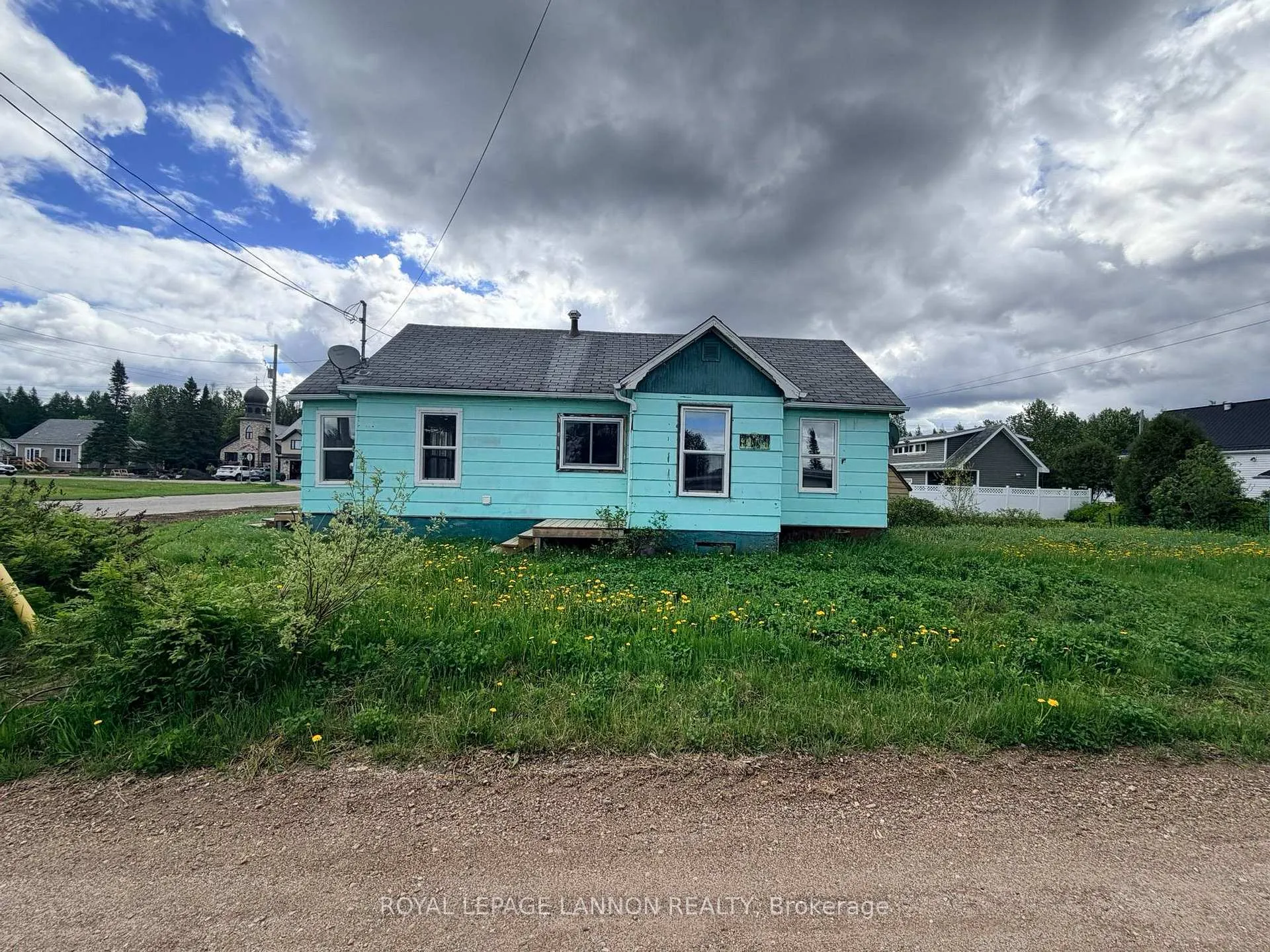 Photo 2 of 107 Beamish Avenue E, Greenstone, Geraldton — HOMEH