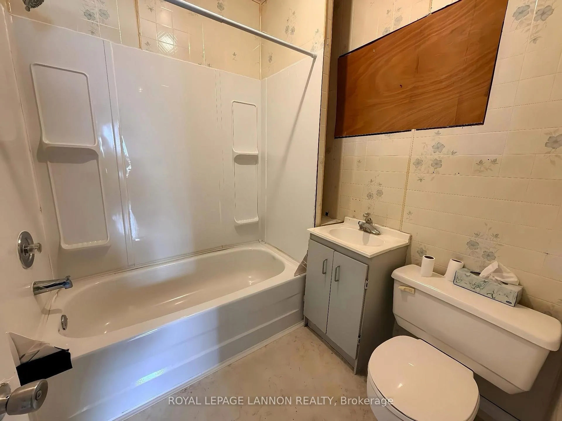 Photo 14 of 107 Beamish Avenue E, Greenstone, Geraldton — HOMEH