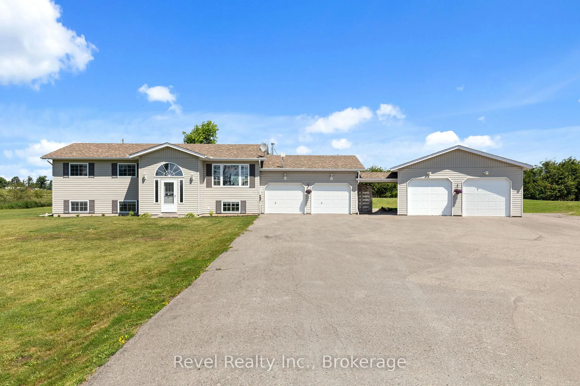 Photo 3 of 477 Four Points Road, Kawartha Lakes, Rural Verulam — HOMEH