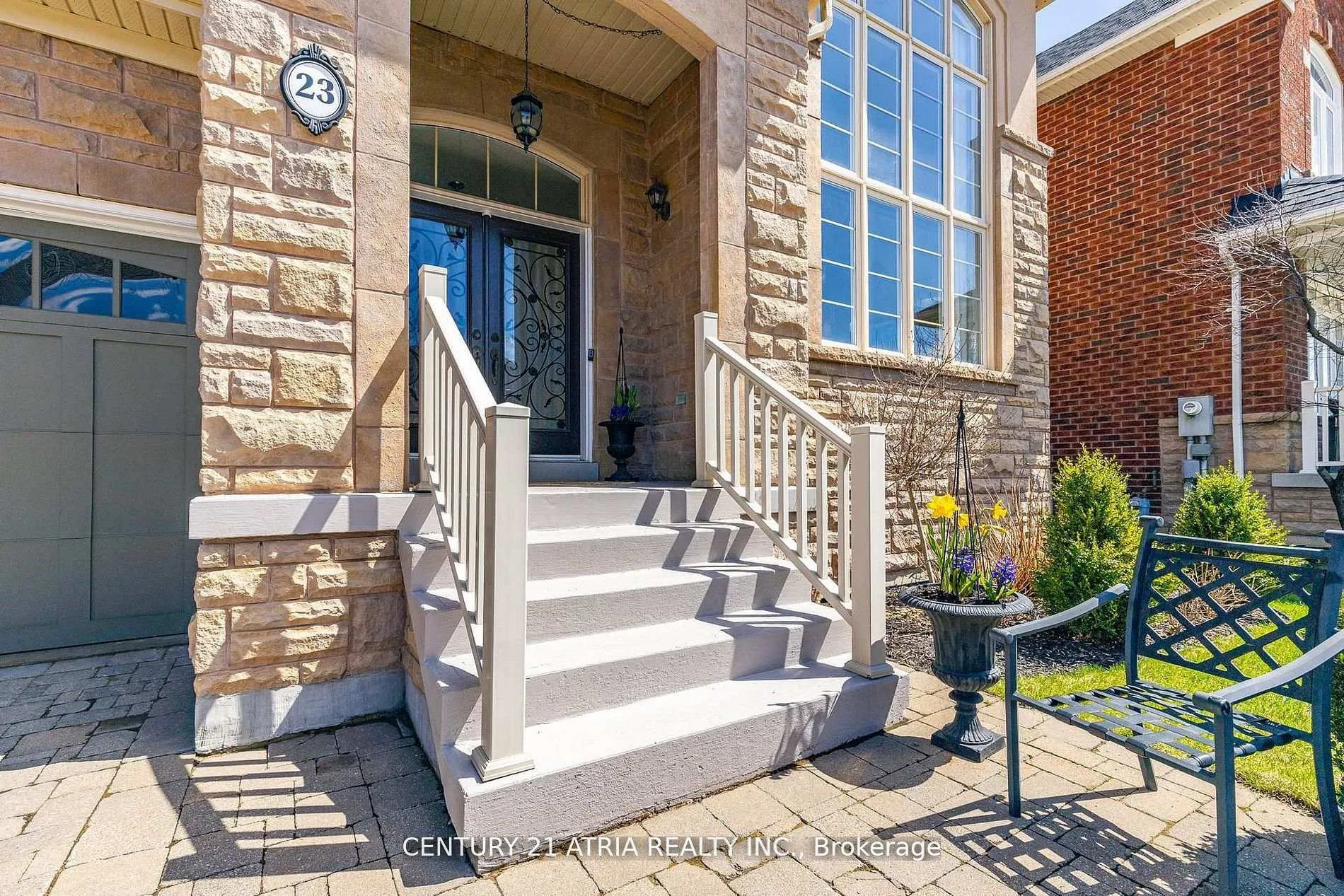 Photo 2 of 23 Weslock Crescent, Aurora, Bayview Northeast — HOMEH