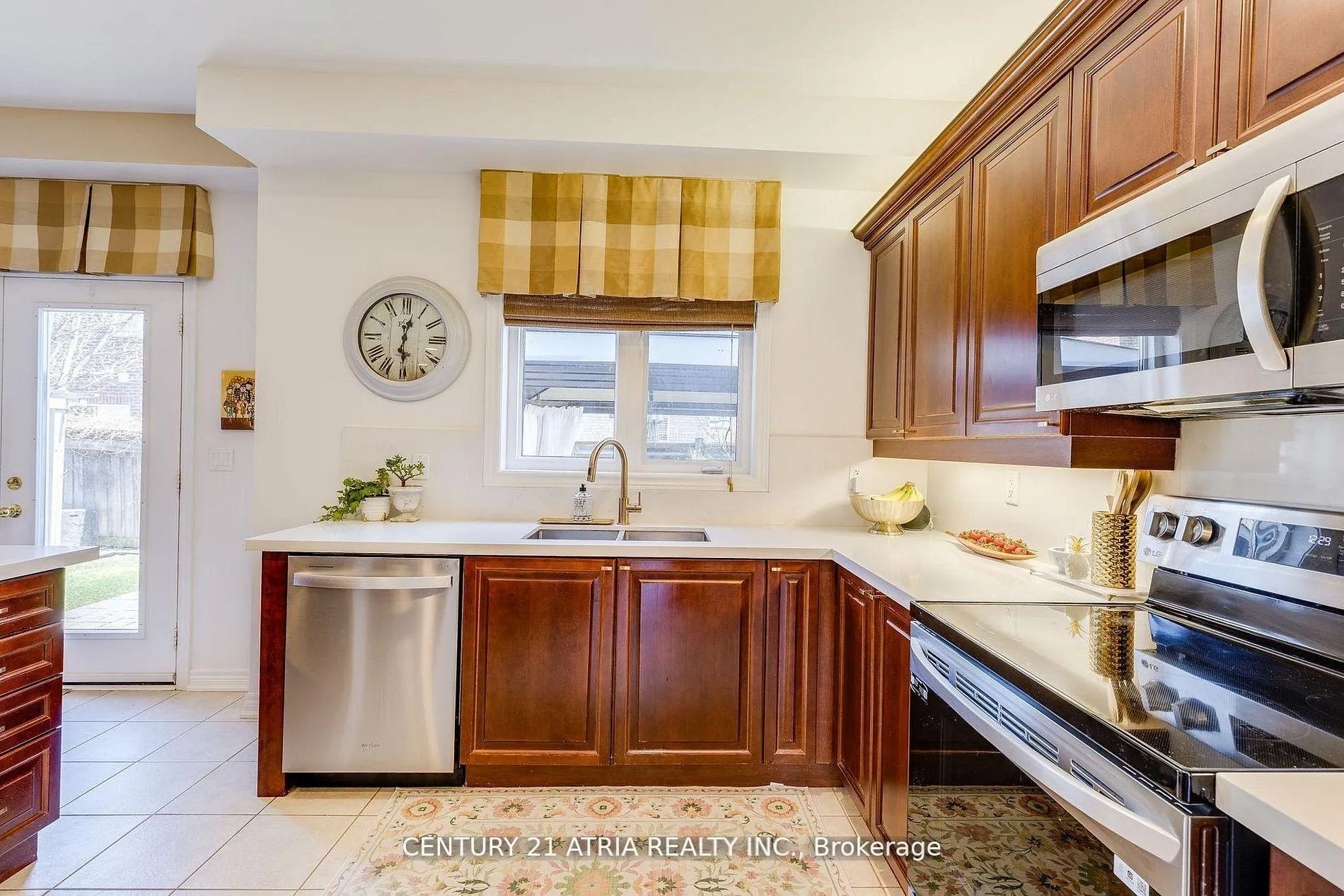 Photo 13 of 23 Weslock Crescent, Aurora, Bayview Northeast — HOMEH