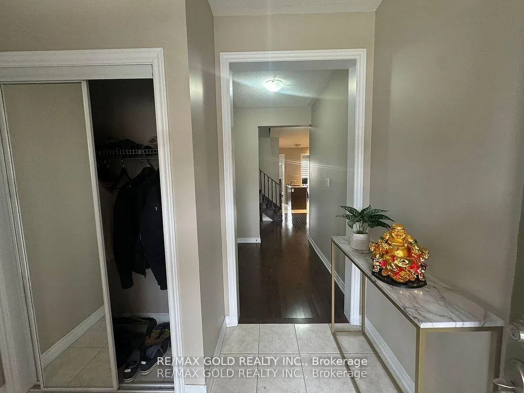 Photo 3 of 244 Sky Harbour Drive, Brampton, Bram West — HOMEH